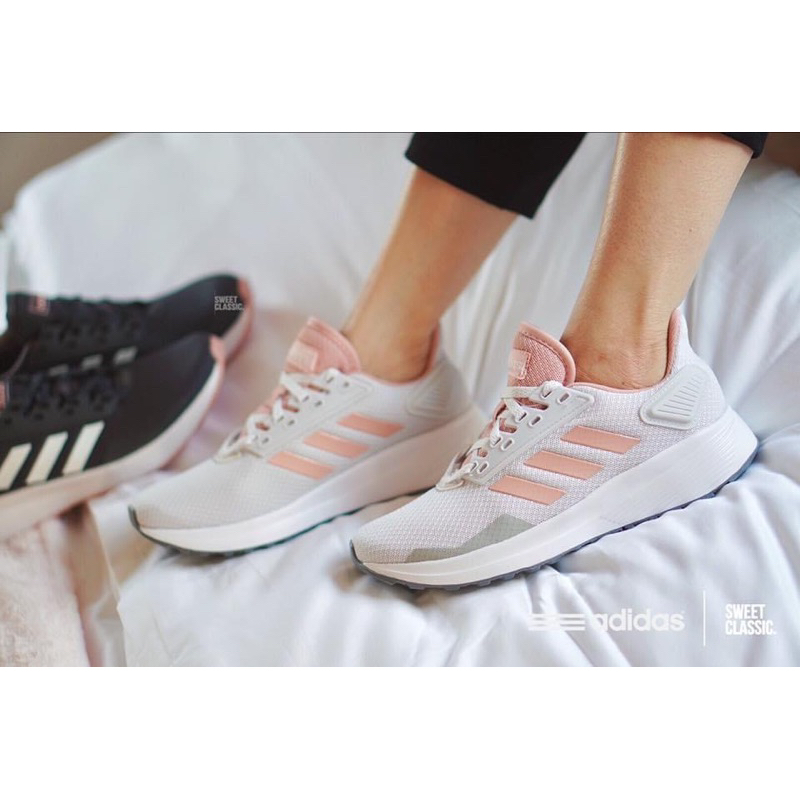 Giày Adidas full box, có mail mua hàng. Hàng có sẵn, bay size nhanh nên các ace chốt nhanh ạ