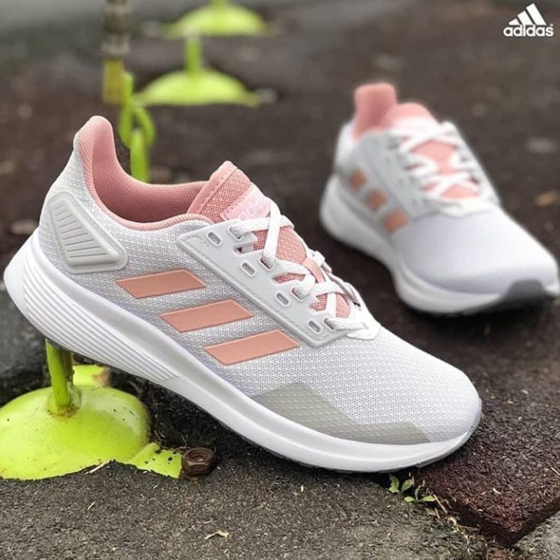 Giày Adidas full box, có mail mua hàng. Hàng có sẵn, bay size nhanh nên các ace chốt nhanh ạ