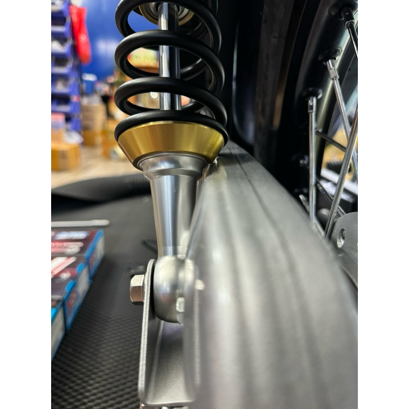 Phuộc yss lò xo khít đã vào chén chống cạ cate gắn wave Dream RS A110 fuled funeo wave 125