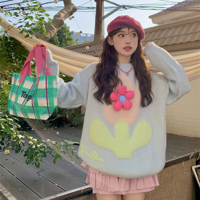 Áo len sweater cổ tròn hình bông hoa siêu xinh màu be và xanh pastel tôn da oversize dáng dấu quần ulzzang Hàn Quốc