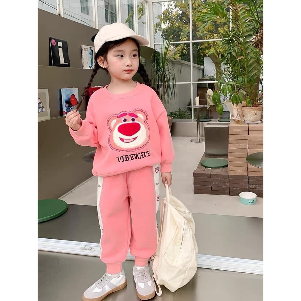 Bộ quần áo thu đông gấu dâu cho bé gái