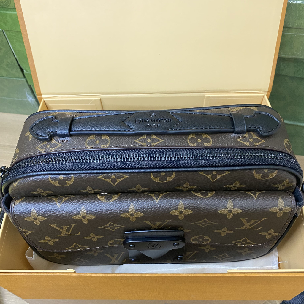 Túi nam LV - S Lock Messenger - Super Size 22