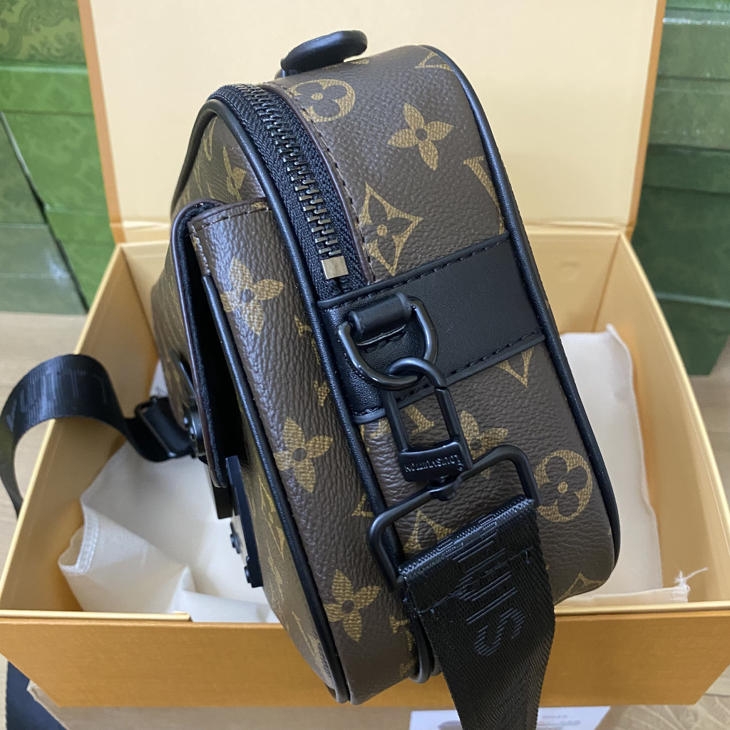 Túi nam LV - S Lock Messenger - Super Size 22