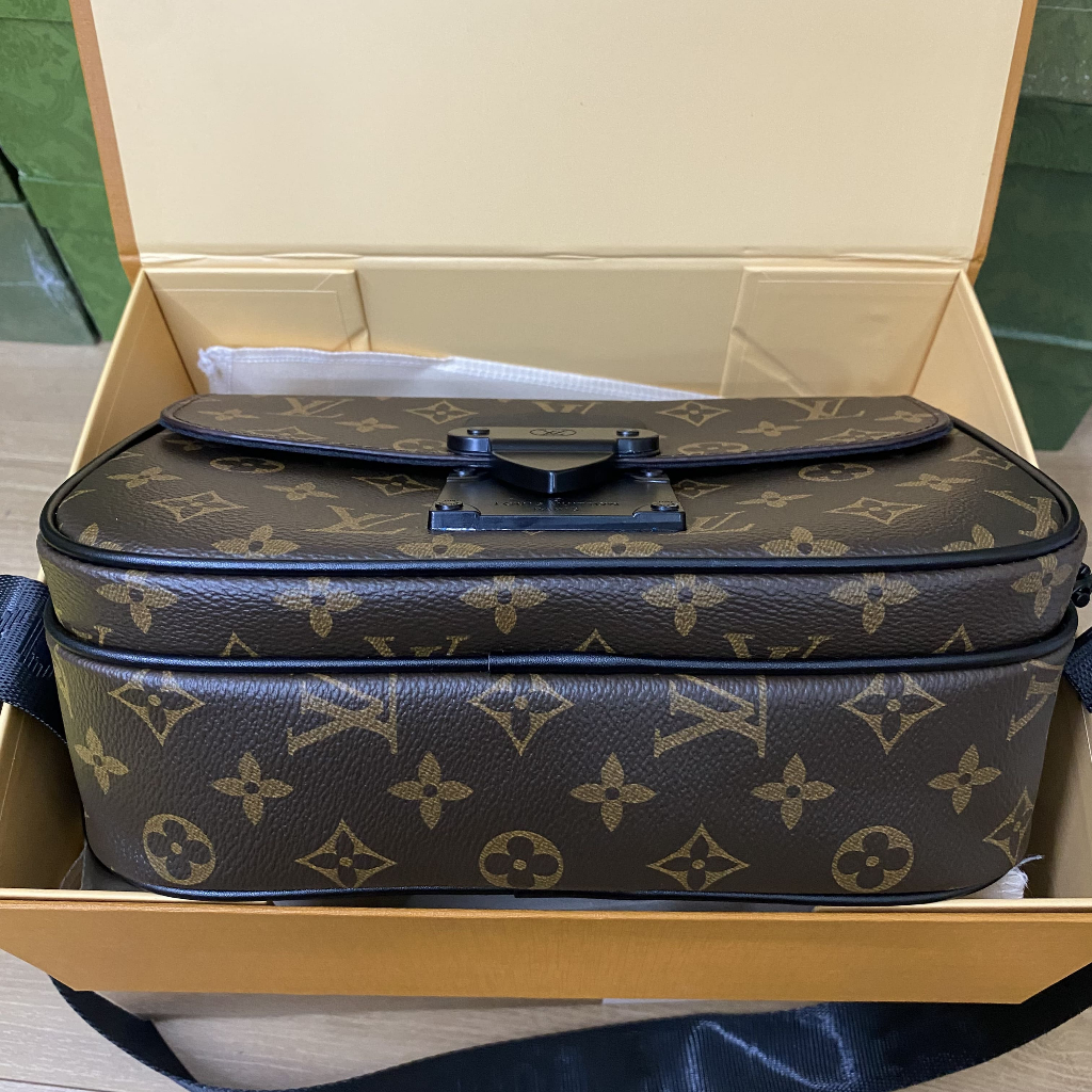 Túi nam LV - S Lock Messenger - Super Size 22