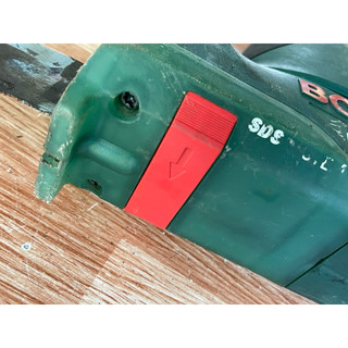 cưa kiếm Bosch xài điện 100 volt