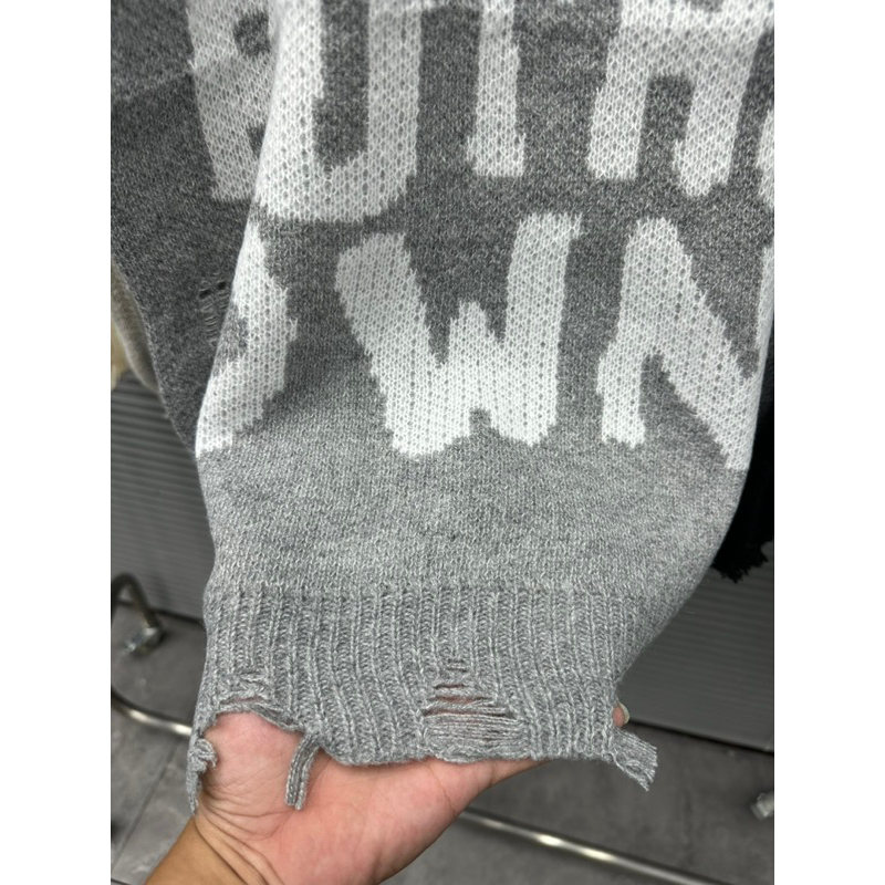 Áo khoac  len  nam  cổ ngắn boy phố rách  hàng  quảng  châu  bó thun in  chữ  hoa lá cành áo len nam 1 k