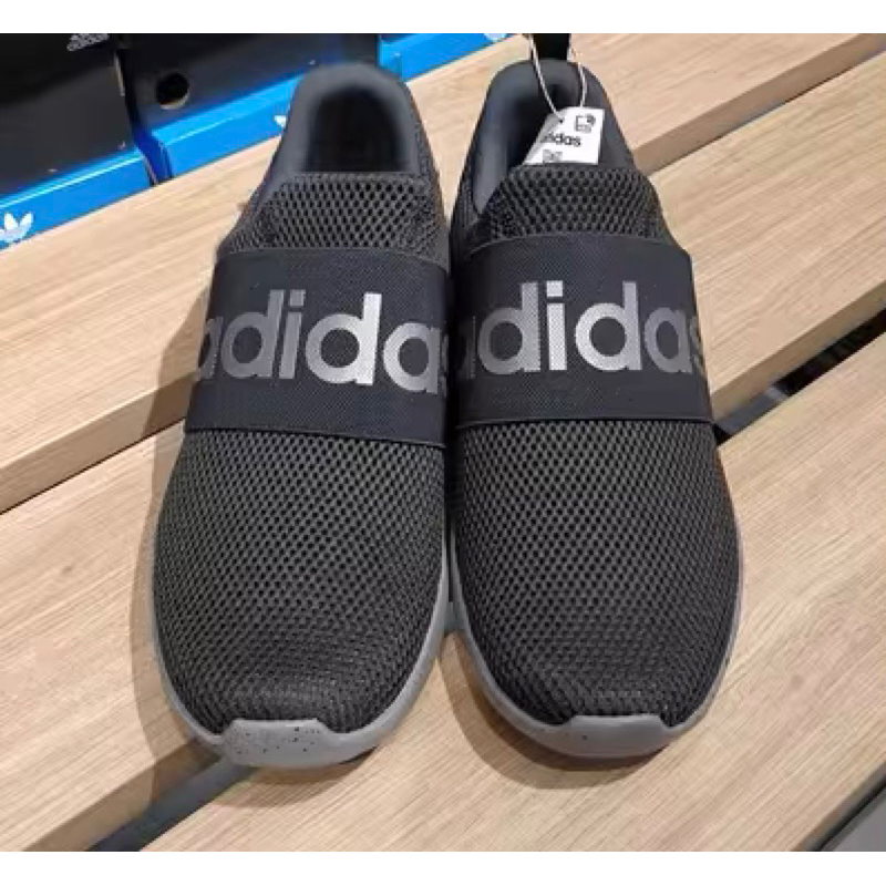 Giày Adidas full box, có mail mua hàng. Hàng có sẵn, bay size nhanh nên các ace chốt nhanh ạ
