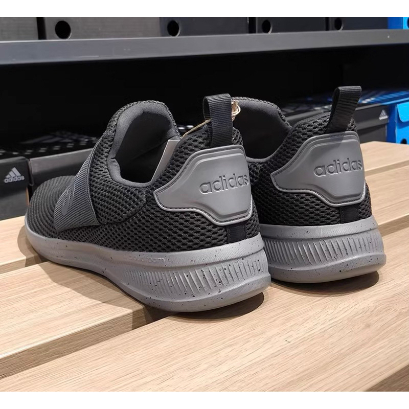 Giày Adidas full box, có mail mua hàng. Hàng có sẵn, bay size nhanh nên các ace chốt nhanh ạ