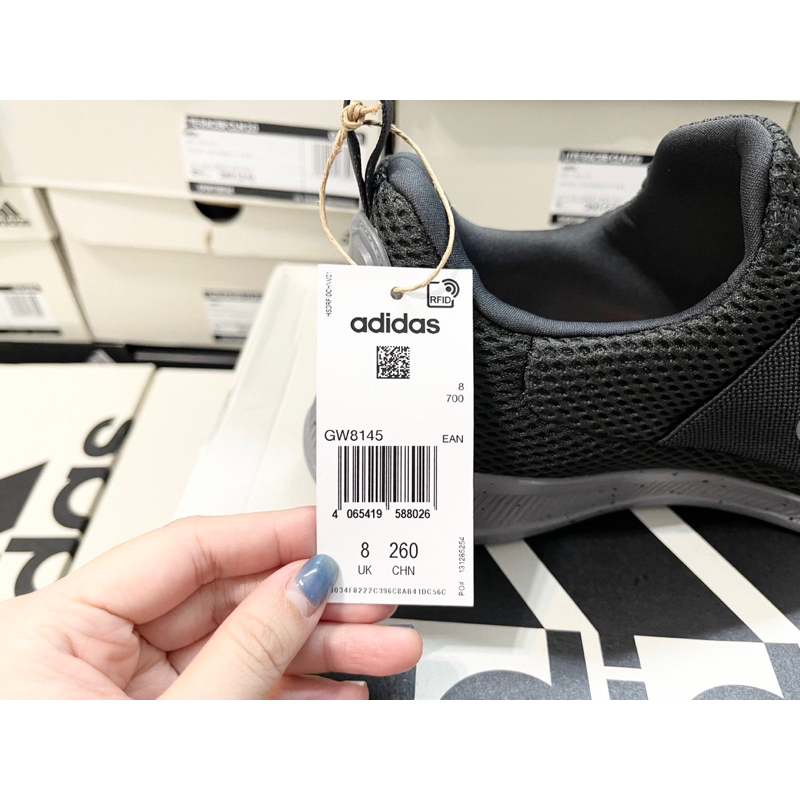 Giày Adidas full box, có mail mua hàng. Hàng có sẵn, bay size nhanh nên các ace chốt nhanh ạ