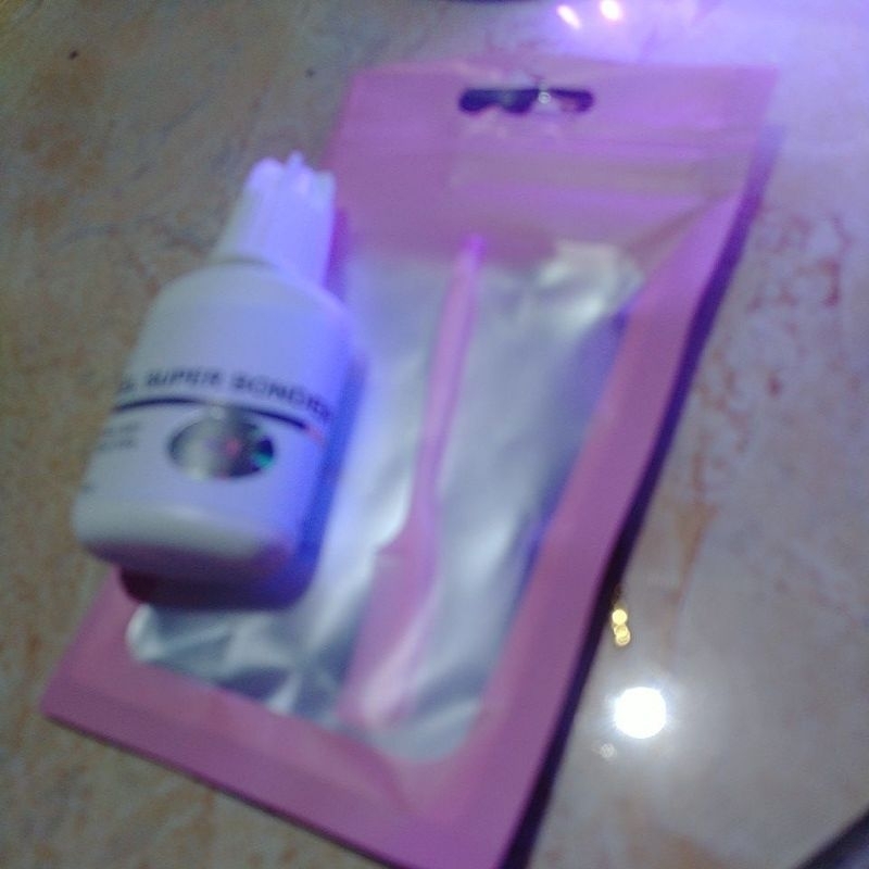 keo vuốt trụ tạo ngọn mi thiết kế .