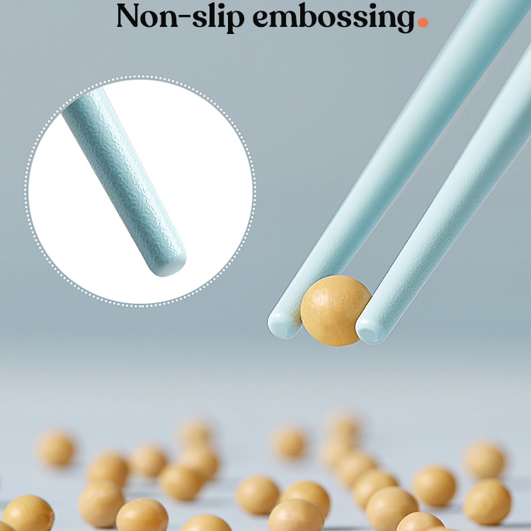 Đũa tập ăn cho trẻ em KUB 99% kháng khuẩn dành cho trẻ em từ 4 đến 12 tuổi dài 18cm làm bằng chất liệu PET