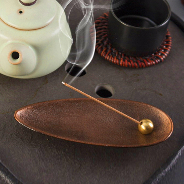 Giá Đỡ Que Nhang Hình Chiếc Lá Hợp Kim Màu Đồng 15cm x 5,5cm