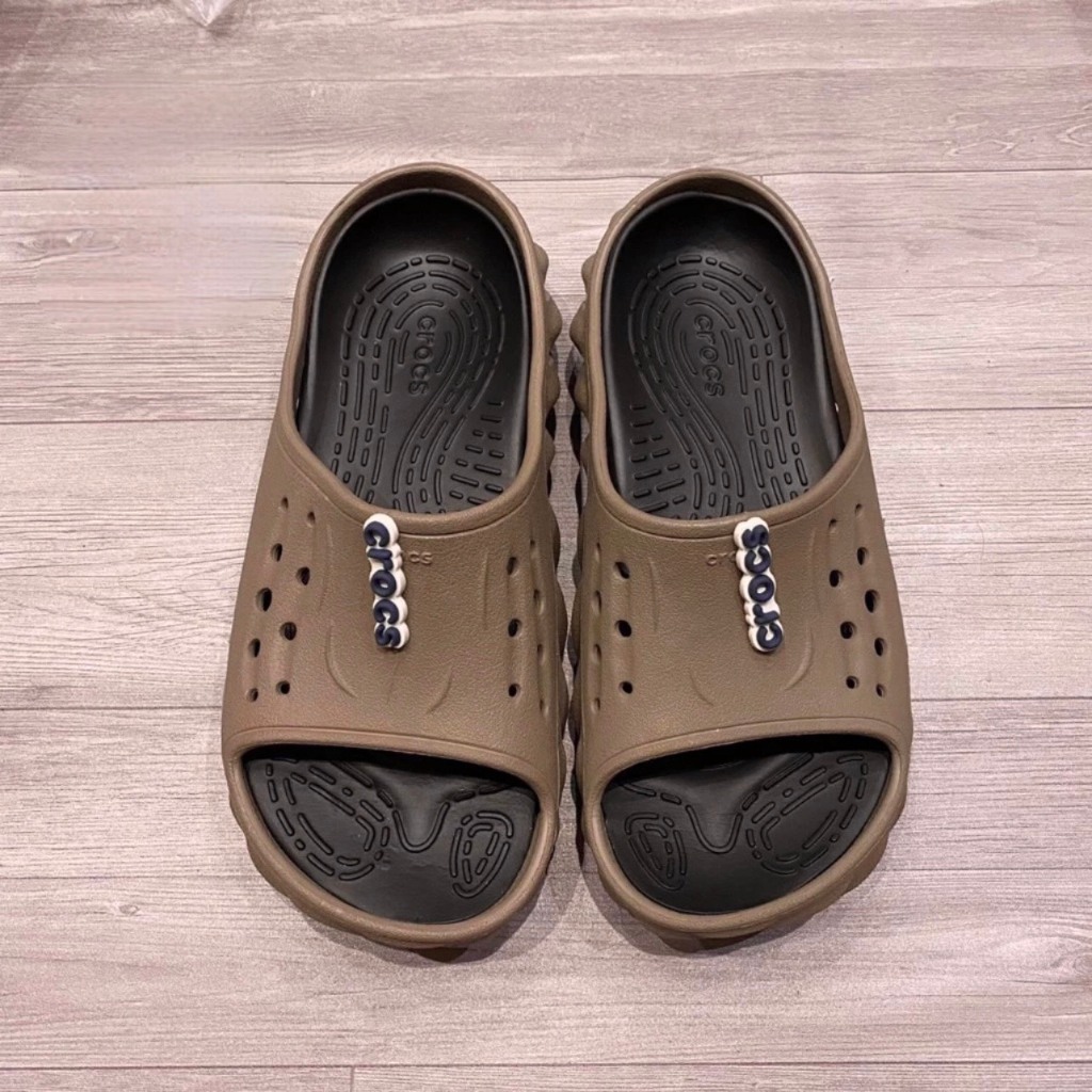 ELN Dép lê quai ngang crocs echo màu nâu đất, có đệm lót đi cực êm cực đã, hàng chính hãng có lỗi cắt đã xử lý