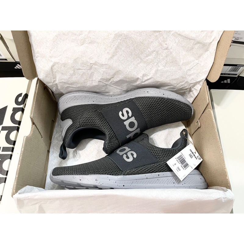 Giày Adidas full box, có mail mua hàng. Hàng có sẵn, bay size nhanh nên các ace chốt nhanh ạ