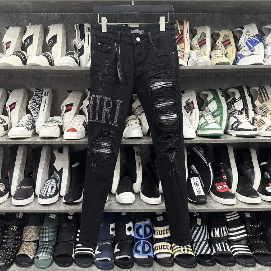 Quần jean nam chất denim cao cấp màu đen rách vá da kèm thêu logo dáng skinny chuẩn form YUKI OUTFIT 2354