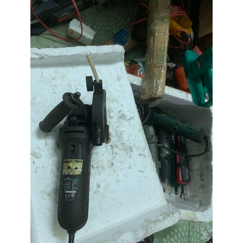 Máy cắt rảnh tường Nhật bãi