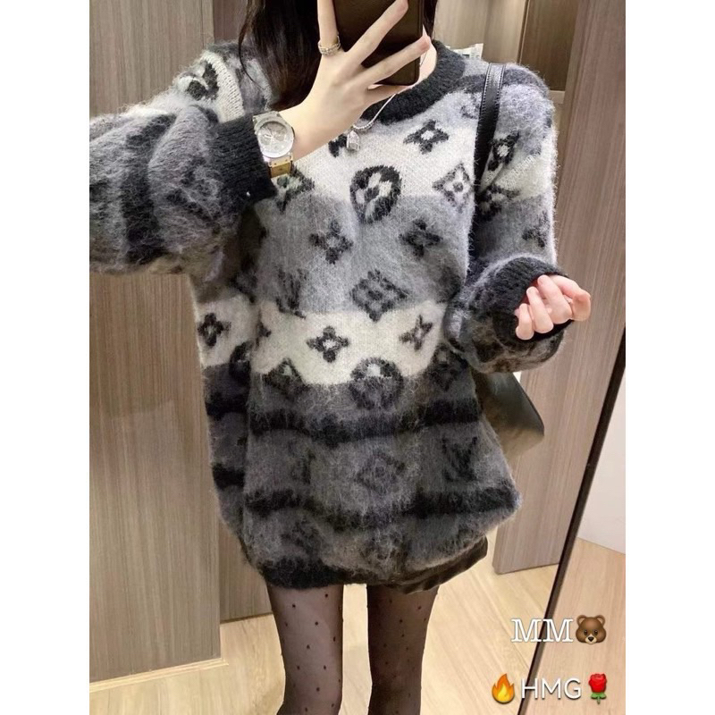 Áo khoác len lông nữ màu xám lờ vê hoạ tiết hàng Qc