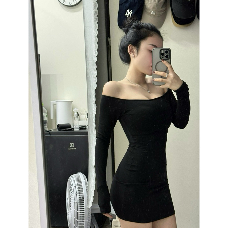 Đầm ôm body trễ vai