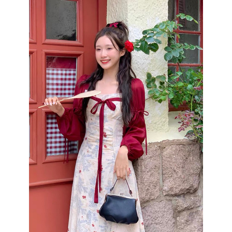 Váy cách tân dáng dài phối tay đỏ