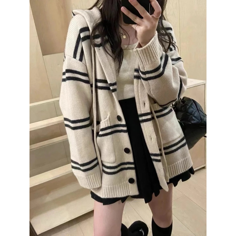 Áo len hoodie có mũ phối khuy hai túi trước màu be phối đen soch ngang dài tay dáng chùm mông ulzzang xinh