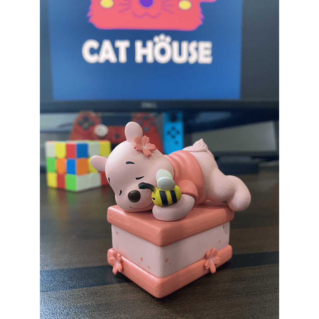 Đồ chơi mô hình Gấu Pooh nằm ngủ mô hình trang trí Gấu Pooh ăn mật ong mô hình quà tặng Gấu Pooh bông hoa