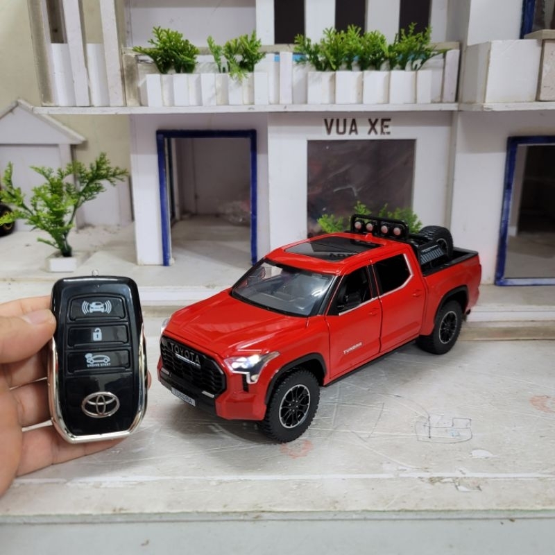 Mô hình xe bán tải Toyota Tundra tỉ lệ 1:24 có khóa thông minh, đề nổ, đánh lái và chạy cót