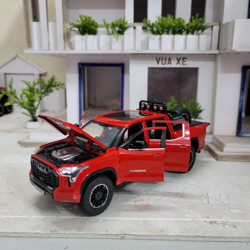Mô hình xe bán tải Toyota Tundra tỉ lệ 1:24 có khóa thông minh, đề nổ, đánh lái và chạy cót