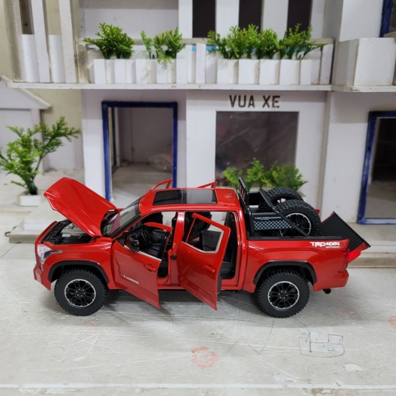 Mô hình xe bán tải Toyota Tundra tỉ lệ 1:24 có khóa thông minh, đề nổ, đánh lái và chạy cót