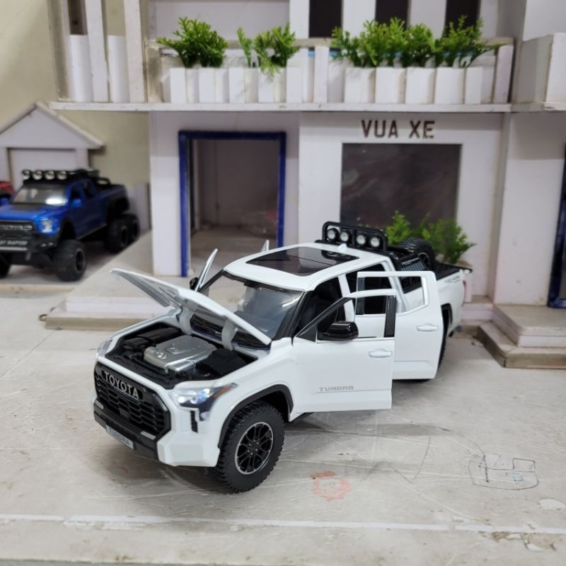 Mô hình xe bán tải Toyota Tundra tỉ lệ 1:24 có khóa thông minh, đề nổ, đánh lái và chạy cót