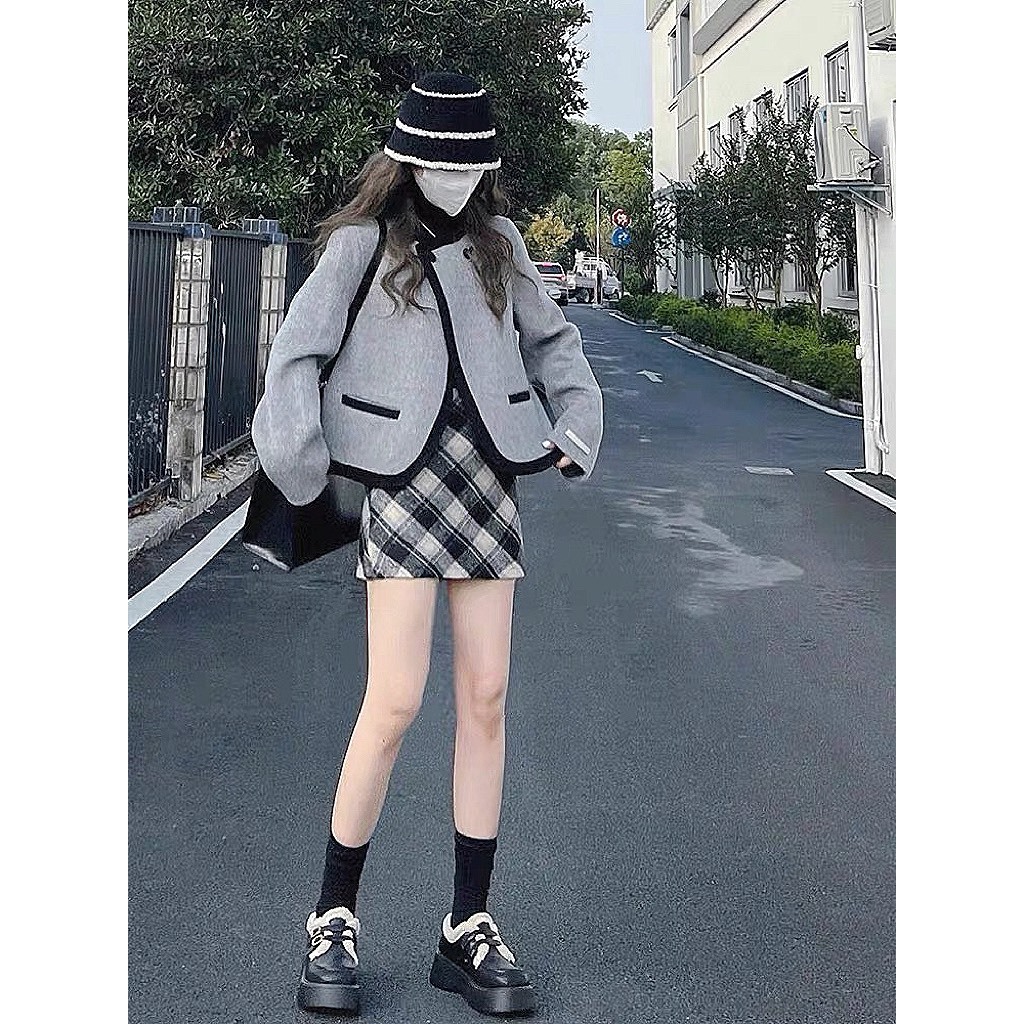 Set áo khoác dạ bông màu xám YIMI kèm chân váy kẻ caro