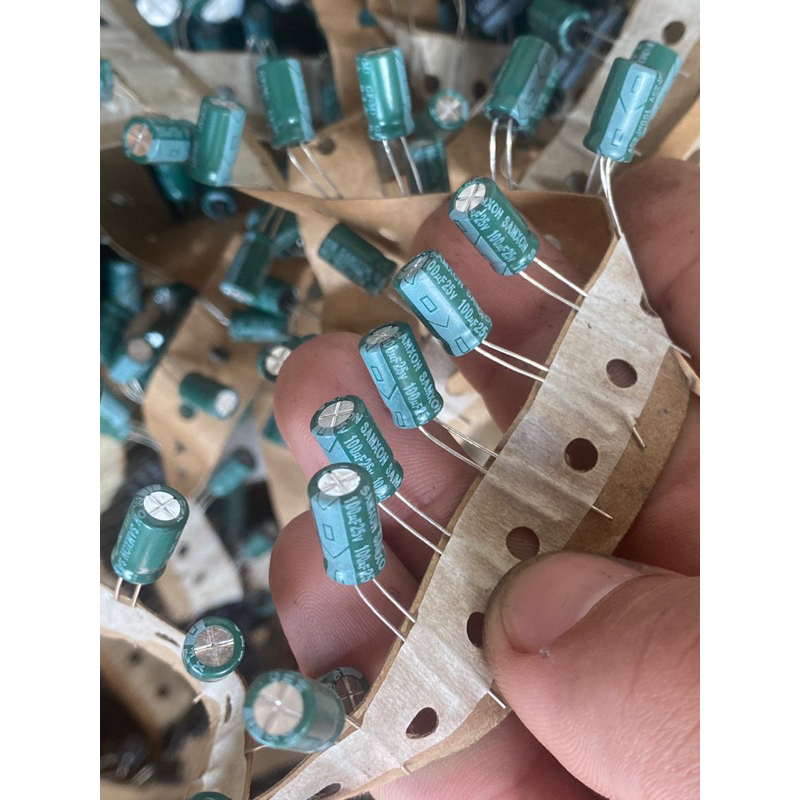 Tụ hoá 25v 100uf 390uf 470uf 680uf 1000uf 1500uf 2200uf chất lượng cao, hàng cắt chân thanh lí cty