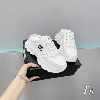 sục thể thao cn trắng dây đen