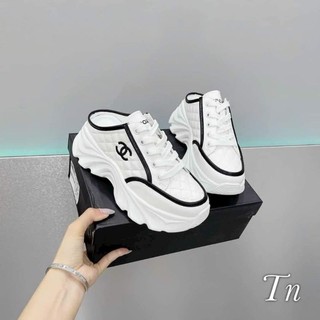 sục thể thao cn trắng dây đen