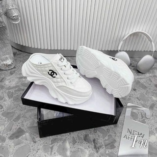 sục thể thao cn trắng dây đen