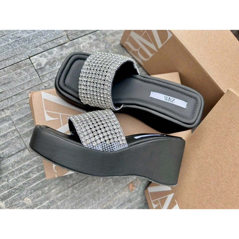 Dép xuồng đính đá zara
