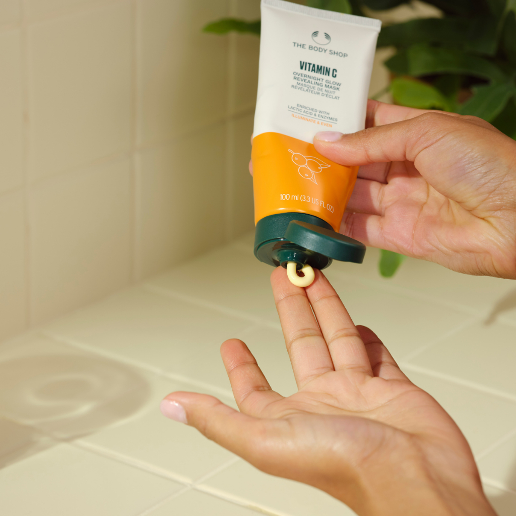 Mặt nạ ngủ dưỡng sáng da The Body Shop Vitamin C  Overnight Glow Revealing Mask 100ml