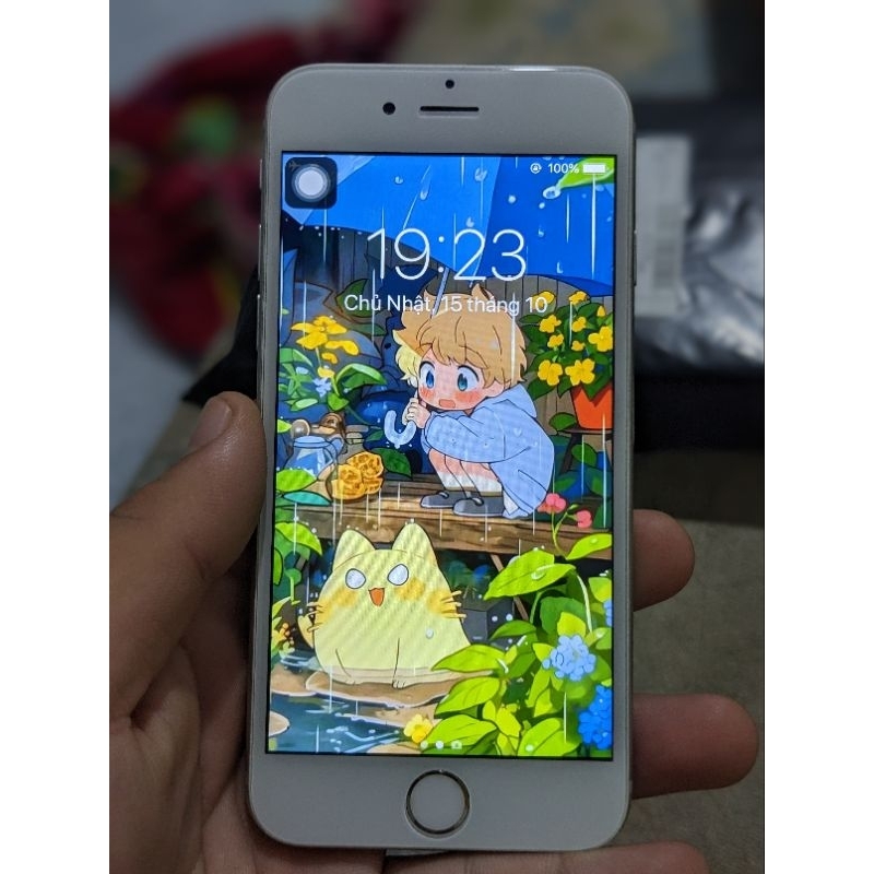 Xác màn hình 6 g.6 S và pin 6-S cũ còn hoạt động.