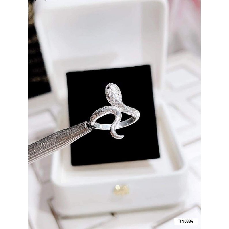 Nhẫn rắn đa mẫu mã chất liệu b.ạc