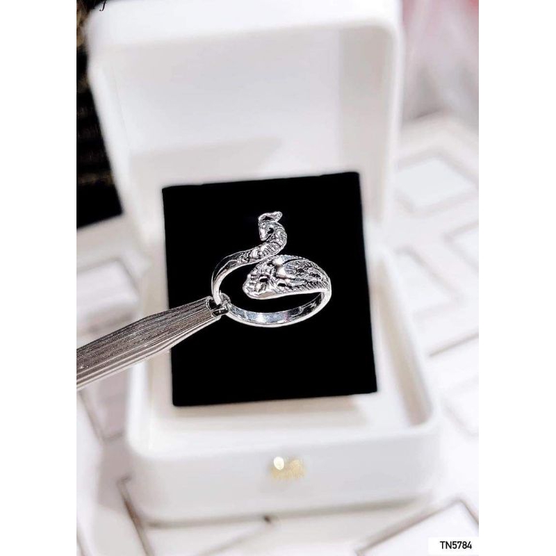 Nhẫn rắn đa mẫu mã chất liệu b.ạc