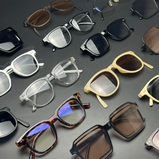 Random Lucky Box Glasses (Mắt kính + hộp + khăn + tua vít sửa kính + bao rút đựng kính tiện lợi)