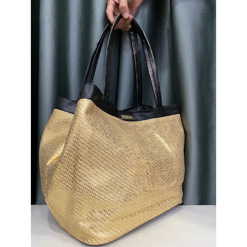 Túi si hiệu VER.SACE dòng gift parfum dáng tote lấp láng