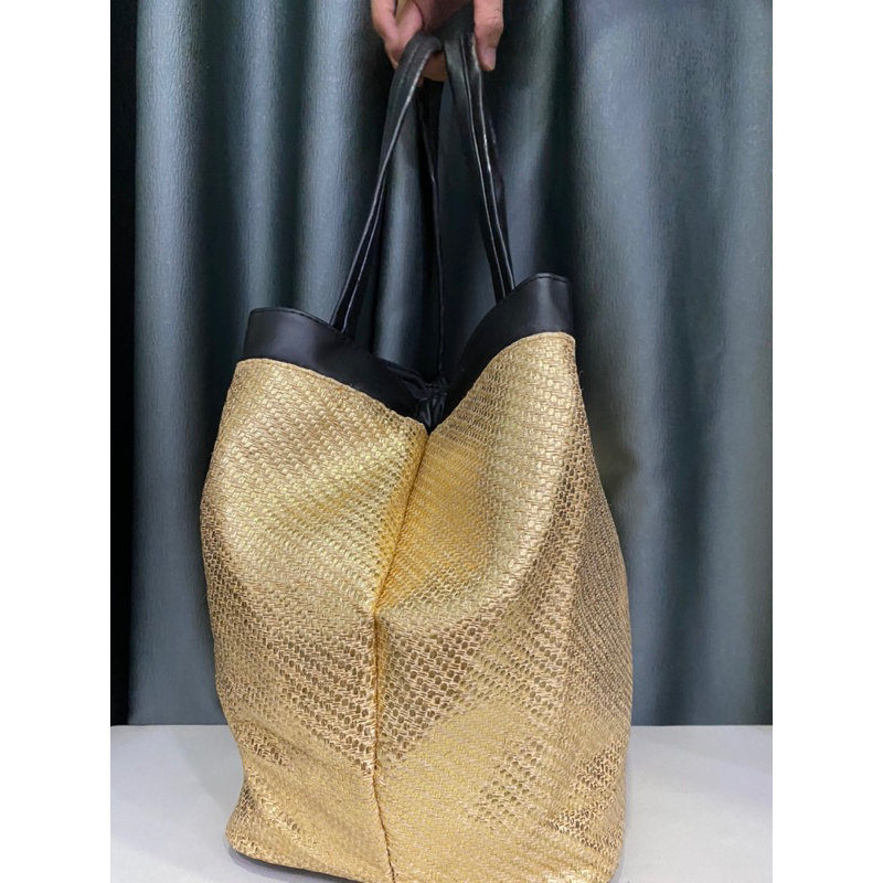 Túi si hiệu VER.SACE dòng gift parfum dáng tote lấp láng