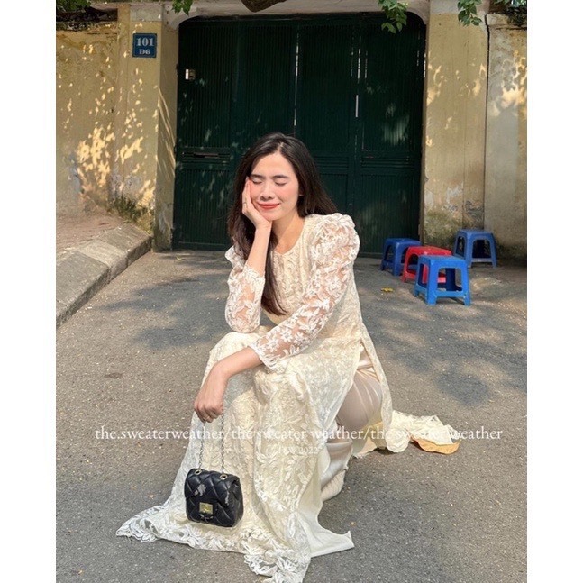 Áo dài cách tân nữ ren hoa tay bồng xẻ vai cách điệu - Retrostyle.vn - Aodairen589_P7K5