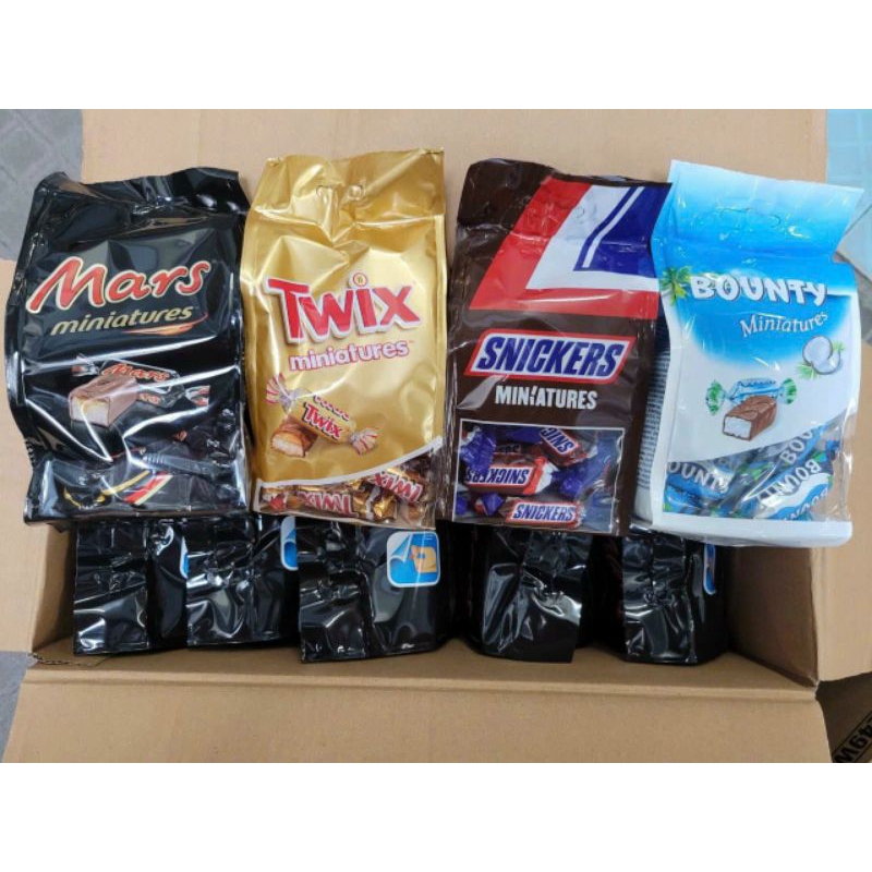 Sôcôla dừa Bounty date 6/24 , Snickers 6/24