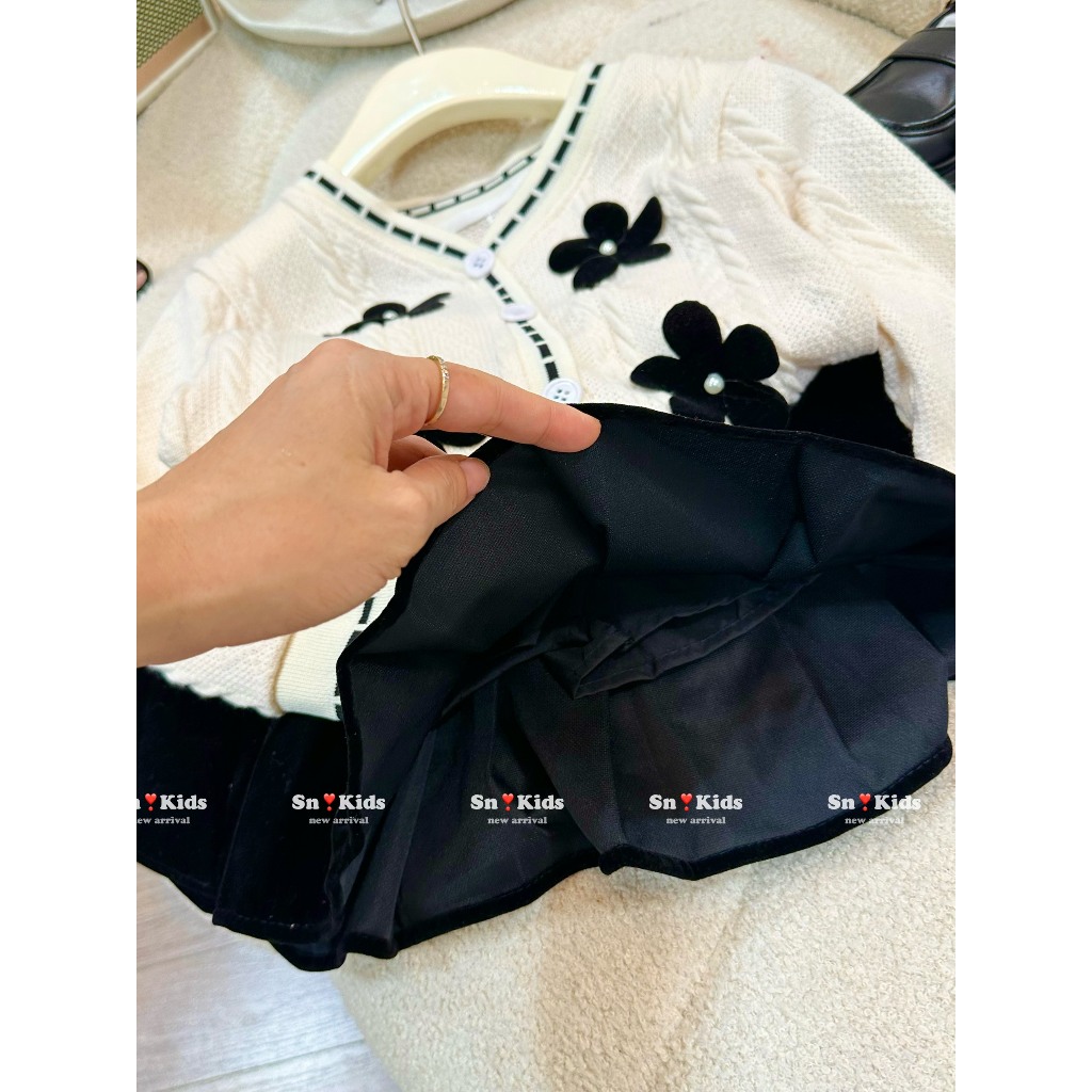 Set áo váy len thừng đính hoa đen bé gái