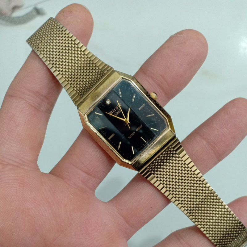 Đồng hồ si nhật nam mặt vuông tank hiệu Q&Q MIRALE núm đá đen mạ vàng độ mới 88%