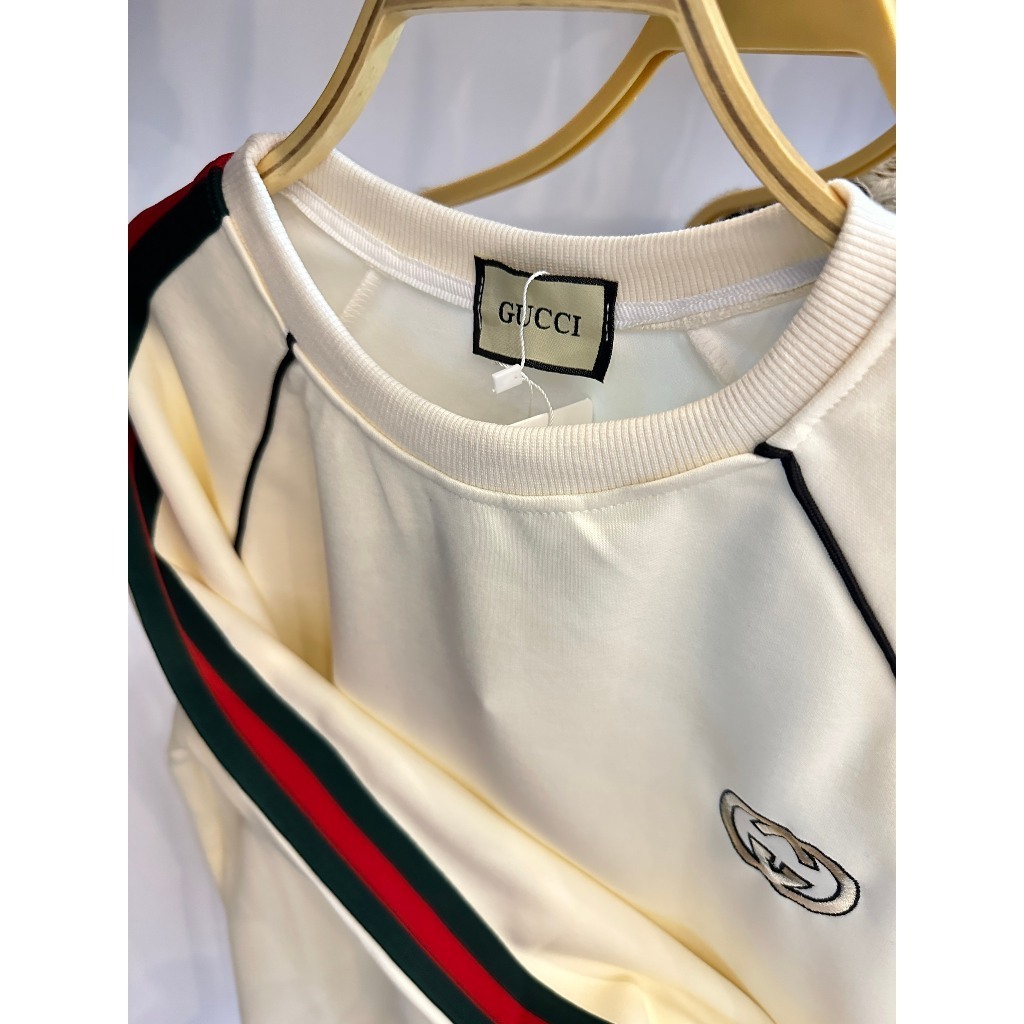 Áo Sweater màu kem tay sọc đỏ, áo sweater chất liệu siêu mềm mịn vải siêu đanh cực phù hợp cho nam nữ CỰC HOT TREND