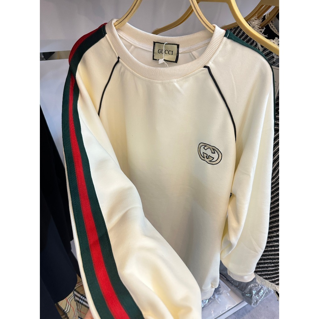 Áo Sweater màu kem tay sọc đỏ, áo sweater chất liệu siêu mềm mịn vải siêu đanh cực phù hợp cho nam nữ CỰC HOT TREND