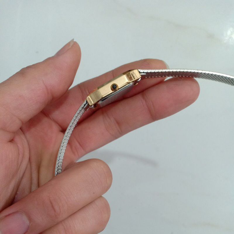 Đồng hồ si nữ mặt vuông tank hiệu BUREN dây thép lụa mạ vàng độ mới cao 91%