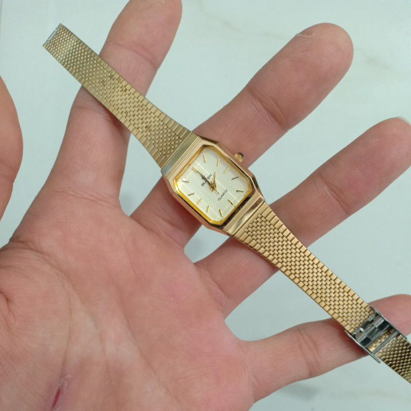 Đồng hồ si nữ mặt vuông tank hiệu BUREN dây thép lụa mạ vàng độ mới cao 91%